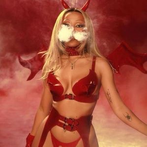 Meet your Posher, Courtney